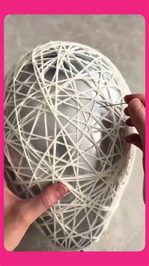 Creative craft: glue-coated thread wrapped around a balloon decoration!#diycraft #creative #handmade