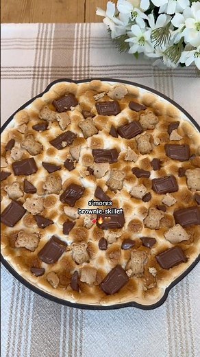 S’mores Brownie Skillet 🍫🔥 #baking #smores #brownie #fudgybrownies #recipe