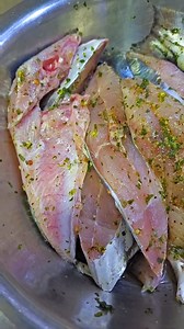 The 5:30am sounds of the fish market at San Fernando King's Wharf 🐟🐠 #Throwback #FishMarket #Lent #Seafood #Doubles #TrinidadandTobago #SanFernandoKingsWharf #SanFernando | Taste of Trinbago