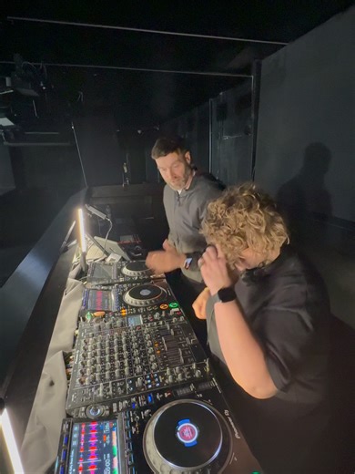 Mastering Seamless DJ Transitions