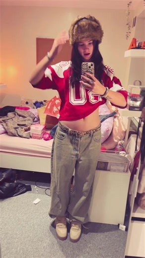 lucyloumorr (@lucyloumorr)’s videos with original sound - highonika