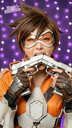 Tracer Eats Her Own Guns?! 🔫😳 Overwatch ASMR #shorts #asmr