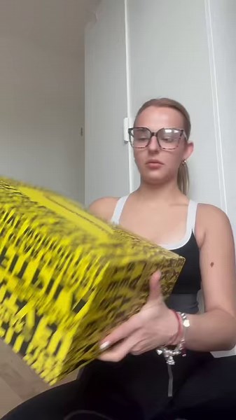🎉VIPs, the mystery is finally unboxed! 🎁 Watch as we reveal what’s hidden inside our Mystery Box! 😱 Hurry, the stock is limited—don’t miss out! 🔥 *The products in the boxes might differ depending on randomised product allocation. | Fabletics