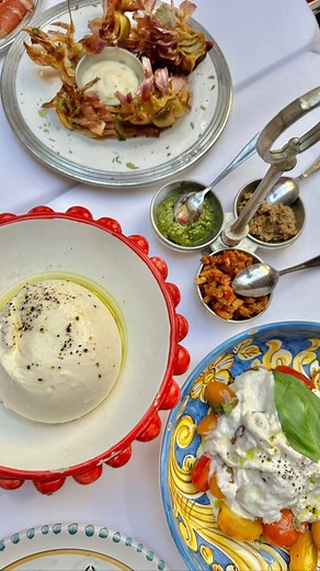 Asti Wagner on Instagram: "LONDON’S SEXY NEW ITALIAN RESTAURANT ❤️‍🔥 @bigmamma.uk have smashed it once AGAIN with their latest edition Carlotta 🥂🍝❤️✨ Combining plush interiors, exceptional service and incredible authentic Italian food - this is definitely one of my new fave Big Mamma spots in the city 😍 What we tried👇 ✨ Burrata w/ spicy croutons, basil pesto and olive paste ✨ Prosciutto di parma ✨ Fried artichokes w/ garlic lemon dip ✨ T-bone steak w/ grilled courgettes, marinated grilled p