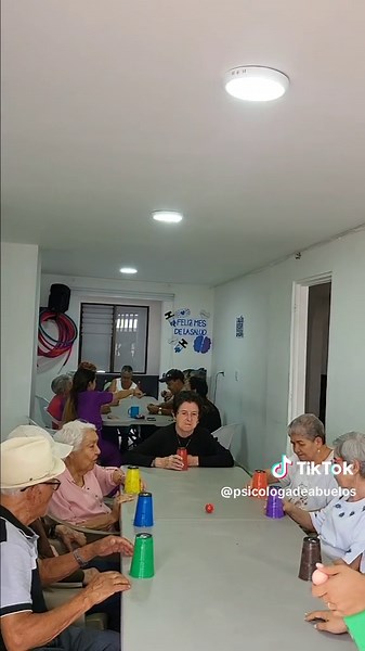 Centro de día para el adulto mayor #fundacionpsicologadeabuelos #juegosdivertidos