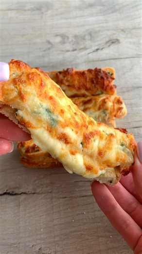 Fitwaffle | Eloise Head on Instagram: "Cheesy stuffed garlic bread sticks 😍 Find them in my new Fitwaffle’s Easy Air Fryer book! 📘🥳 They’re crisp on the outside and soft, gooey and cheesy on the inside 🤌 Super easy to make in just 10 minutes in the air fryer 🙌 Enjoy! #fitwaffle #fitwafflekitchen #easyrecipes #airfryerrecipes #airfryer"