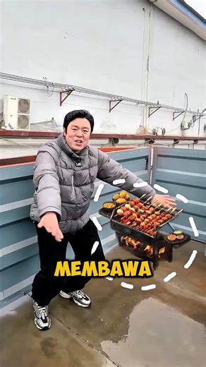 This giraffe-high bicycle turns out to have an unexpected function 😲