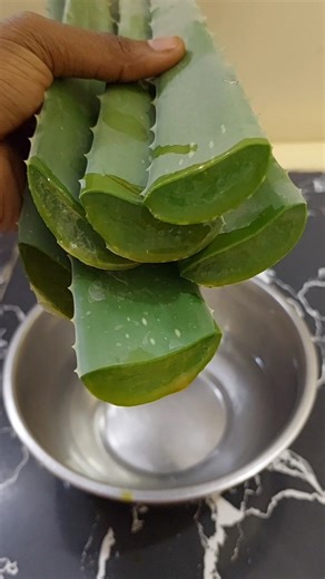 Aloe Vera Gel: Step-by-Step Hair Care Tutorial