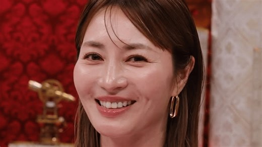 水着姿やマチアプ婚した14歳年下夫との2ショットが話題・新山千春(45)ボディーライン際立つウェア姿に反響「美しい！かわいい！」 - ABEMAエンタメ - 話題のSNS (ニュース) | 無料動画・見逃し配信を見るなら | ABEMA