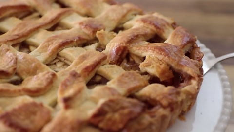 How this apple pie fills the house with Christmas warmth
