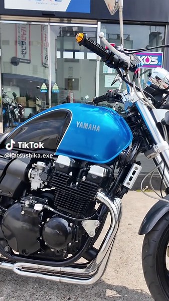 カスタムカラーのXJR400R🤩 マフラーもナイスサウンド😊