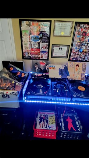 FREESTYLE FRIDAY... Here's a preview mix of some of the Freestyle classics on my Flashdrive available on my website. A must have for all my Old School Club Heads that partied during the 80's. CLICK LINK TO ORDER: https://www.apazaentertainment.com/product/freestyle-classics-2/ #djapaza #freestylemusic #freestyle #clubbing #dancers #80smusic | dj_apaza