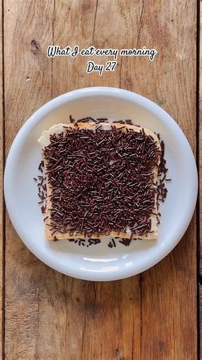 The Dutch eat this for breakfast🤎 | Hagelslag #dutchbreakfast #shorts