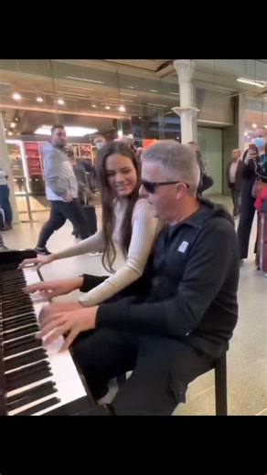 LADYVA on Instagram: "29 million views on YouTube! 🔥 Long live Boogie-Woogie! 🧡 ・ ・ ・ #boogiewoogie #ladyva #publicpiano #brendankavanagh #drk #blues #piano #live #boogiewoogiequeen"