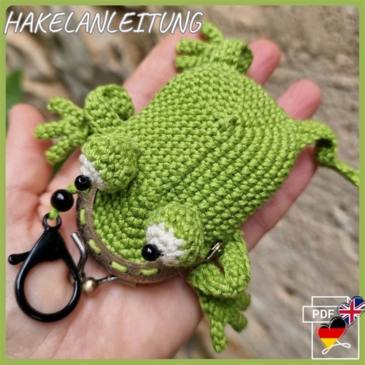 T34 Coin Purse, Keychain Bag Charm, Frog With a Clover Leaf on a Kiss Clasp - Etsy