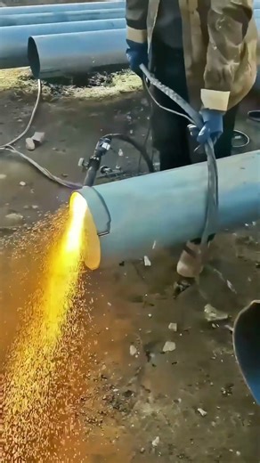 Efficient Plasma Cutter in Action: Cutting Large-Diameter Steel Pipes