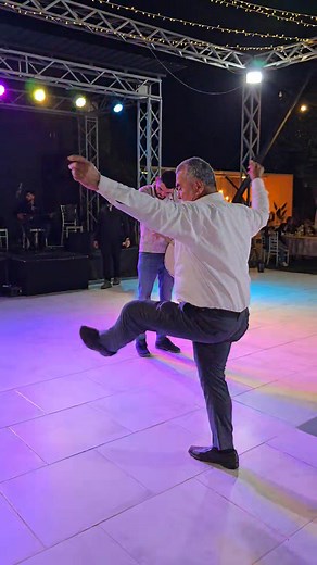 447K views · 8.1K reactions | Zeybek Gibi V.A.R.O.L PİL SAĞLIĞI %100 Gocaaaa yörüükkk Haa yaşa Sen NE VARSA ESKİLERDE VAR #akdenizoyunhavaları #zeybekoyunu #efegibi | Akdeniz Oyun Havaları | Facebook