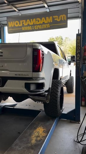 2025 L5P Duramax sounds amazing 😍 —— Follow us @dieseltrucking for more! 📦 Visit www.dieseltrucking.co to shop @america_muffler #dieseltrucking | DieselTrucking