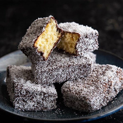 Easy Lamington Recipe with Chocolate Sauce