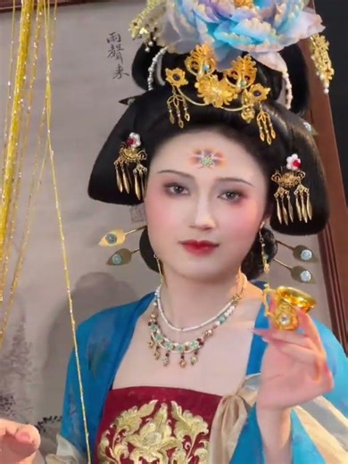 Royal Glamour: The Ultimate Showcase of Chinese Prestige & Honor