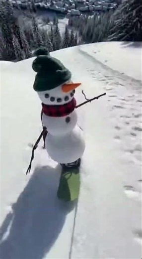 The snowman slid down surprisingly fast！#funny #ski