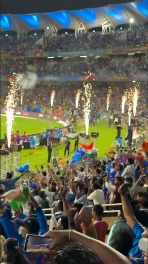 Last ball last wicket croud was crazy👏🇮🇳#cwc25 #womensworldcup2025 #cricket #fans #womencricket
