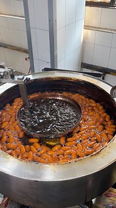 6M views · 10K reactions | India के सबसे Hygienic Gulab Jamun इस Machine में बनाते है 10000 से भी ज़्यादा Gulab jamun | bhukkad_dilli_ke | Facebook