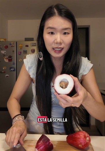 Probando la manzana de agua: ¿cómo la llaman en tu país?