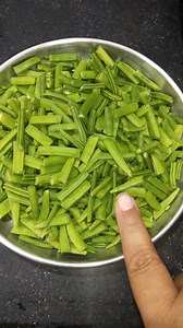 425K views · 4.9K reactions | કદી ન ખાધું હોય એવું ઝટપટ બની જતું ગુવારનું શાક ખૂબ જ સ્વાદિષ્ટ લાગે છે/ કુકરમાં ઝટપટ નવી રીતે બનાવો ગુવારનું શાક/ કાંદા લસણ ટમેટા વગર બનાવો ગુવારનું શાક/ new Guvar shaak recipe. | FOOD Ganesha - Gujarati | Facebook