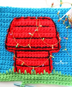 Crochet Snoopy Doghouse Applique - Repeat Crafter Me
