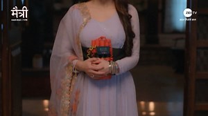 318K views · 8.9K reactions | Dinesh ji ne peechhe le liye hain apne kadam, ab Maitree aur baakiyon ko kaise bachaayega Ashish? Dekhiye #Maitree, har roz, shaam 7 baje, sirf #ZeeTV par aur kahin bhi, kabhi bhi ZEE5 Shows par: https://zee5.onelink.me/RlQq/Maitree #EkNayiKasauti #MaitreeEpisodic Bhaweeka Chaudhary #NamishTaneja #GantavyaSharma #ShrenuParikh | ZEE TV | Facebook