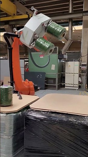 Robot loading tuft creel automatically