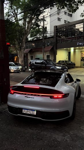 A 911 Linda: A Elegância do Porsche 911 Carrera
