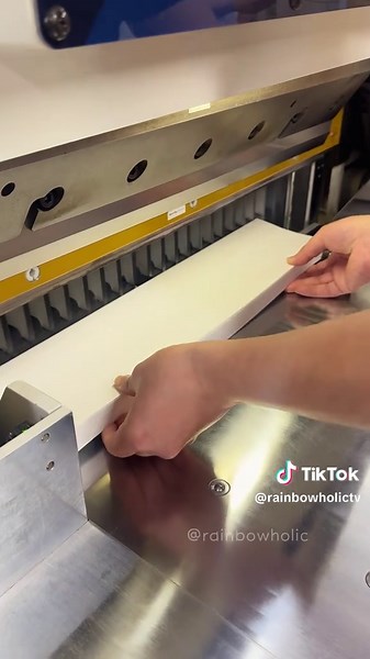 This is the true story of a small printing company in Tokyo & their inspiring president, Grandpa Nakamura. At 73, he decided to create a new kind of notebook after a customer mentioned that regular ones are hard to write in because the center bulges. With his 80-year-old fellow craftsman, they spent 2 years developing a notebook that opens 180 degrees flat. At first, they struggled to sell it & had thousands in storage. Then, on New Year’s Day 2016, his grandchild shared it on Twitter. It went v