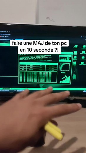 Je te montre comment faire une mise à jour de ton ordinateur en 10 secondes chrono ! #informatiquefacile #problemeinformatique #secret #informatique #tulesavais #tuto