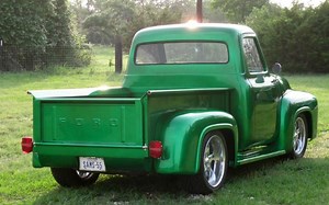 TRUCK YOU! A Mean, Green 1955 Ford F-100 - Ford-Trucks.com
