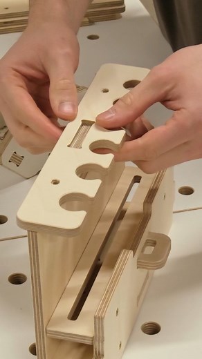 Simple project, yet so satisfying 😌 What started as an idea for a dedicated chisel storage box grew into a build that keeps your sharp blades safely tucked away while displaying them for easy access whenever you need them. CNC files for the box are available at Aribabox.com #chisel #carving #woodbox #woodjoinery #woodworkinglove #woodworkforall #woodworkingtool #plywooddesign #balticbirch #cncprogramming #cncsetup | Aribabox