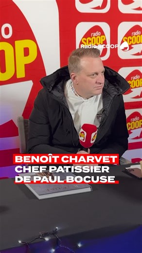 🧁📙 @benoit_charvet, chef pâtissier du @paul_bocuse_le_restaurant nous parle de son amour pour la pâtisserie, le salé, et de son livre « Bocuse Pâtisserie ». Une émission en direct du @grandcafedesnegociants à l’occasion de la @fetedeslumieres ! . #RadioSCOOP #BenoitCharvet #PaulBocuse #FetedesLumieres #FDL2025 | Radio SCOOP Lyon
