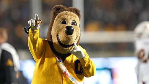 Cal College GameDay signs yell at ESPN to venture into new territory