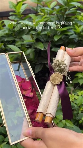 Vanilla Beans | Mumbai Gourmet Cakes & Desserts on Instagram: "Vintage scroll letter — handwritten love letter in a vintage scroll and box, sealed with timeless romance. 🤍✨ For the kind of love that deserves to be written, not just said. Includes: • Handcrafted scroll letter • Vintage wax seal • Ribbon detailing • Delicate baby’s breath • Keepsake glass box Add-Ons: • Glass box upgrade • Name engraving • Custom embroidery ( vintage scroll letter, handwritten love letter, personalised gifting, r