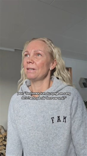 Sandra Andersen on Instagram: "Det er klart bestemor kan synge for deg, lille venn 👵👵👵 Hvem er 'gammel' nok som meg som husker denne? 🎶"