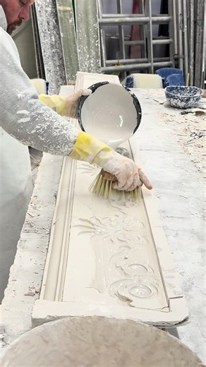 C33 Cornice: Bold Design for Large Ceilings