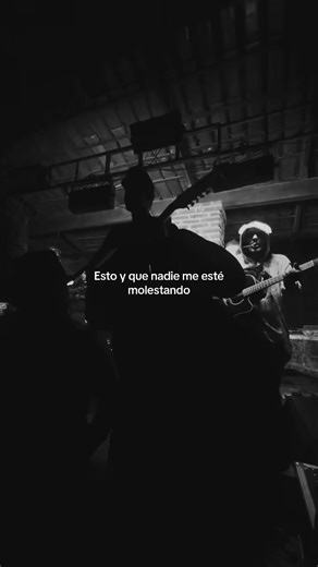 La Banda y sus Momentos Alocados: Una Fiesta Sin Fin