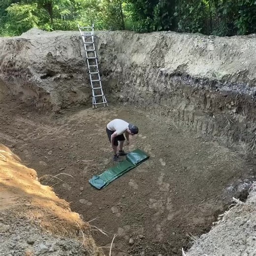 Building an underground Bunker to hide from the police #underground #bunker