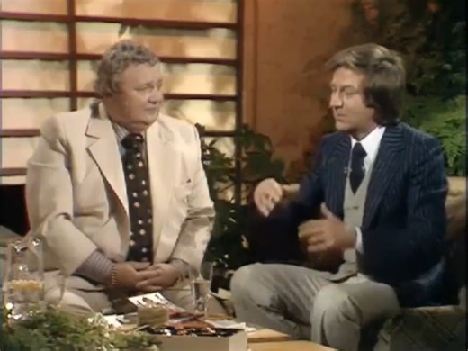 📺 'Des O'Connor Tonight" Monday 23 October 1978 -- BBC2: 20:10 Harry Secombe is one of Des' guests on the sofa tonight. Des welcomes Harry Secombe to the show. #DesOConnor #HarrySecombe | Bernie Briffa