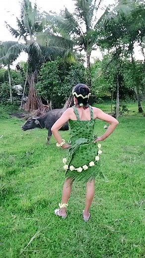 DIY Caregiving Attire with Coconut Leaves and Pearly Shell