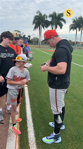 Orioles first baseman Pete Alonso wasted no time making his impact felt at spring training. Baltimore's star offseason acquisition set the tone Wednesday, playfully heckling teammates and interacting with fans. Read more: https://bit.ly/4rMO84N 🎥: Matt Weyrich, @baltimoresun | The Baltimore Sun