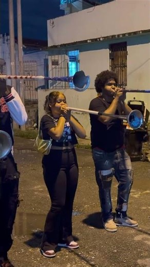 Como suenan las cornetas en el Alibaba #carnaval #alibaba #carnavaldominicano #comparsa