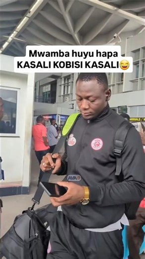 Mbona kama anabonyeza simu iliyozima...🤔😂😂🤣🤣🙌 FT | NBC Premier league 🇹🇿 🚩 Pamba Jiji 1-1 Simba SC