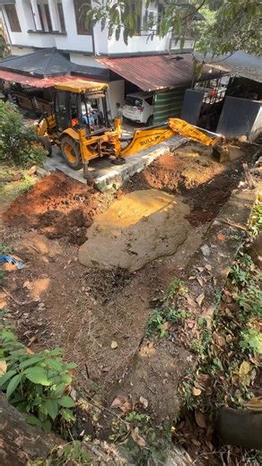 SHIHAB VK on Instagram: "mm ആഹ. കേട്ടോടാ മണം കേട്ടോടാ 😂"